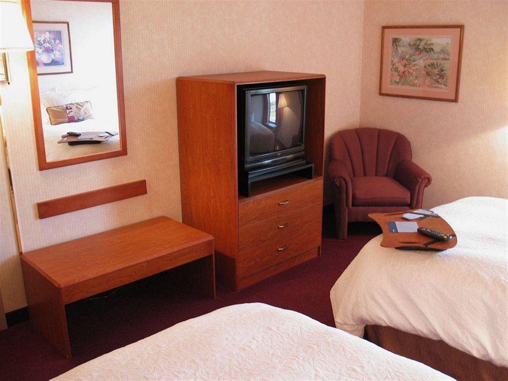 Hampton Inn Altoona Habitación foto